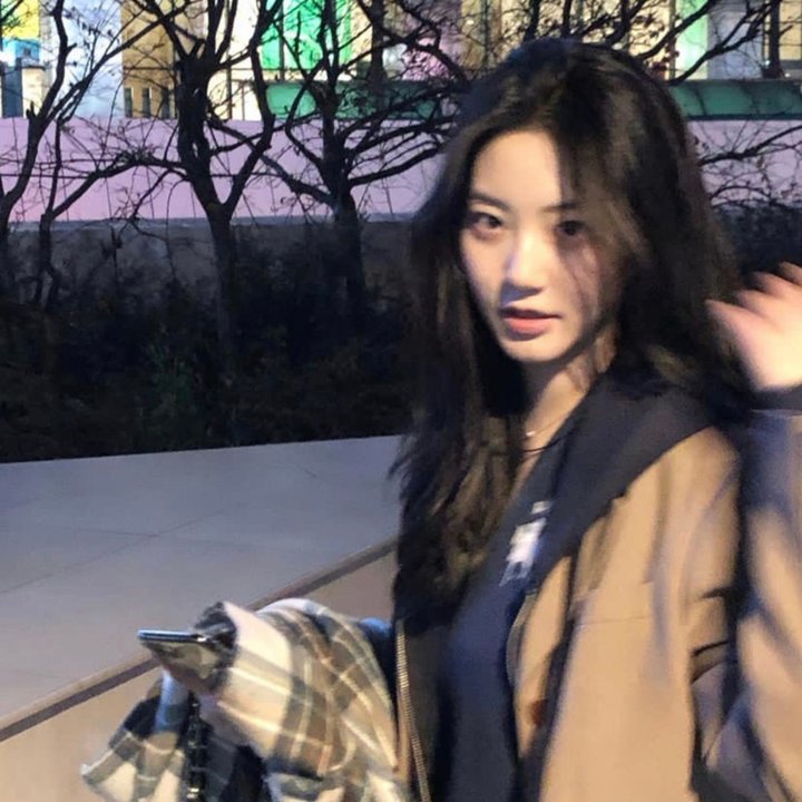 千钧。一发海报